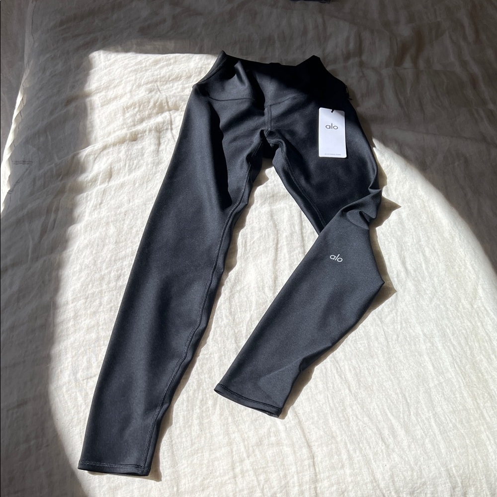 ALO Yoga High-Waist Airlift Legging in Black